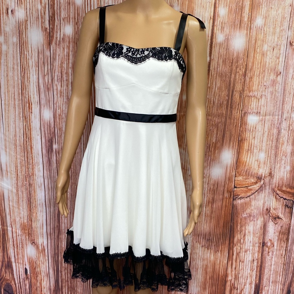 Pearl‎ Georgina Chapman of Marchesa Lace Trimmed Dress